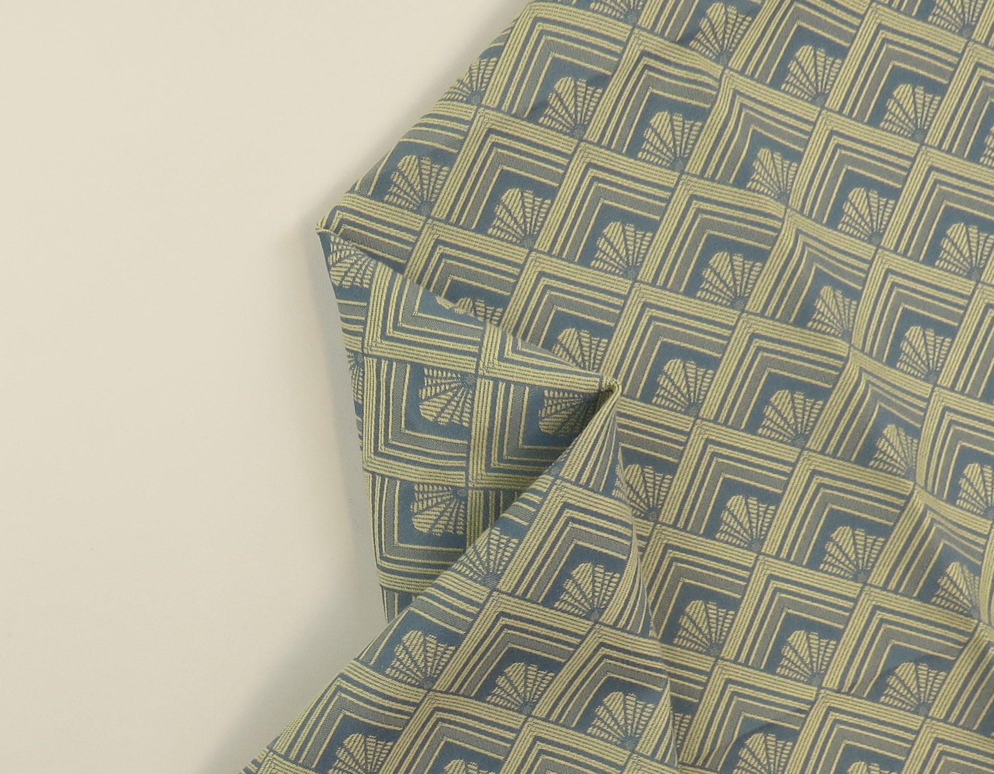 Clearance Manhattan Traditional Blue And Cream Linen Upholstery Fabric
