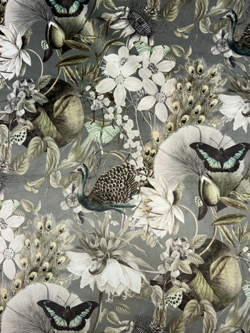 Eden Tranquility Silberner Pfau/Schmetterling Bedruckter Samt-Polsterstoff