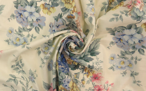 Victoria Posey Baumwoll-Polsterstoff mit Print