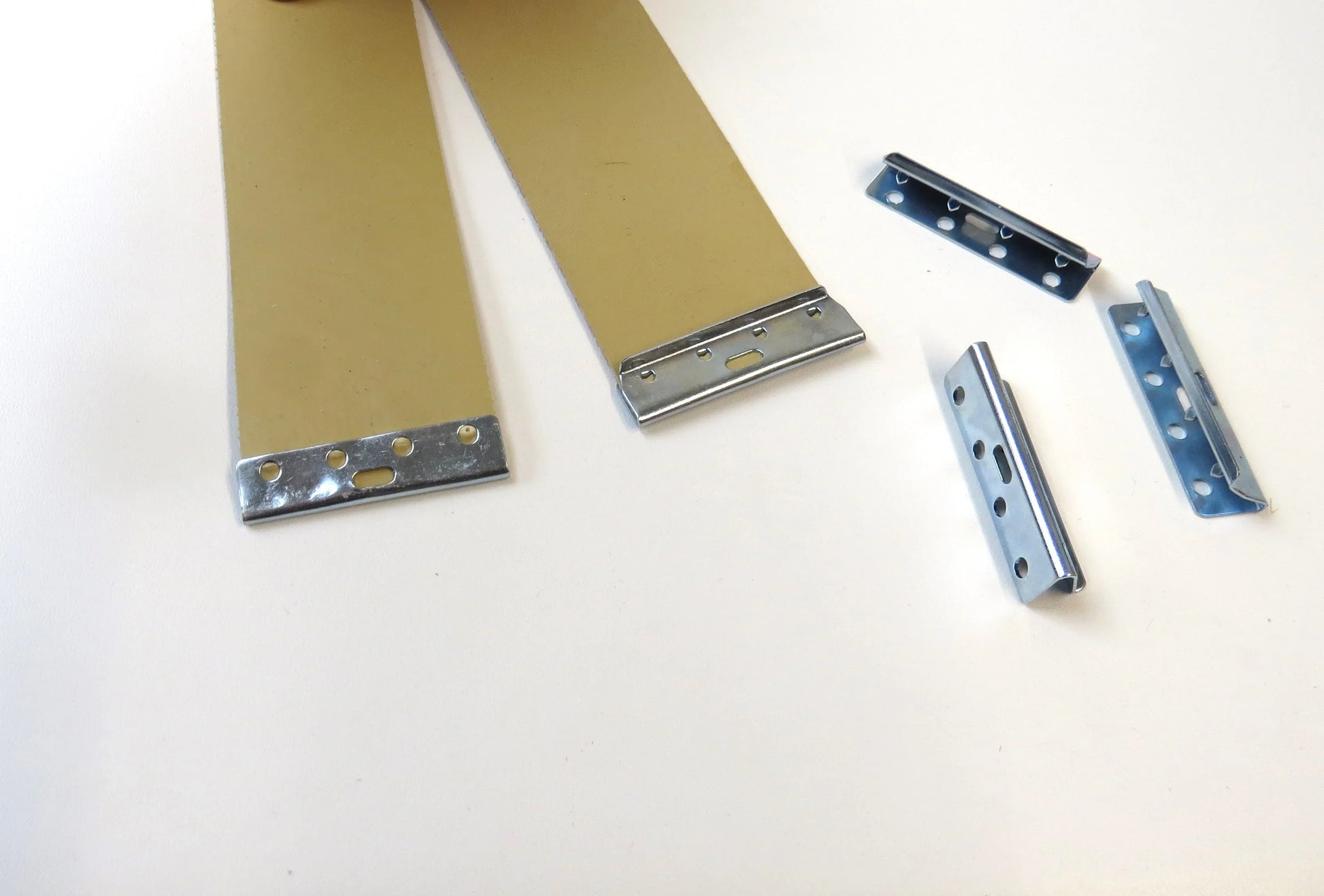 Pirelli Webbing Clips